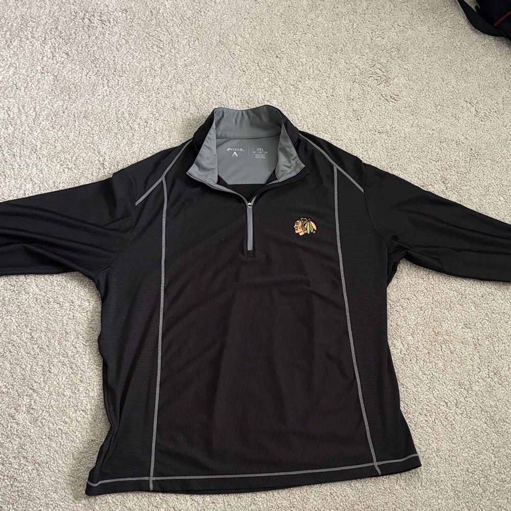 Antigua Black and Gray Quarter-Zip Chicago Blackhawks Pullover